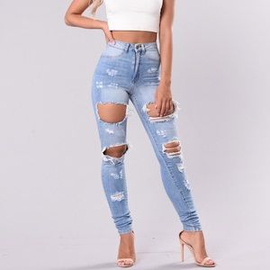 Fashion Nova Drama Jeans light blue, distressed